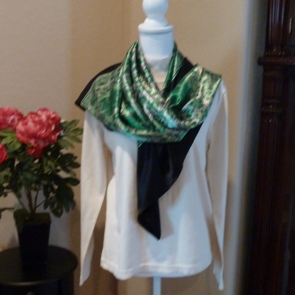 Scarf Black Green Silver NWT - Picture 5 of 6